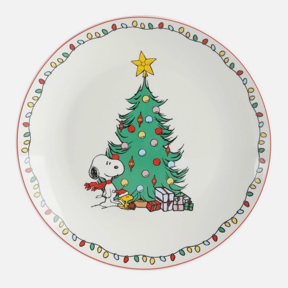 Festive Christmas Tree Dinnerware Set with Snoopy - Picture 3 of 7